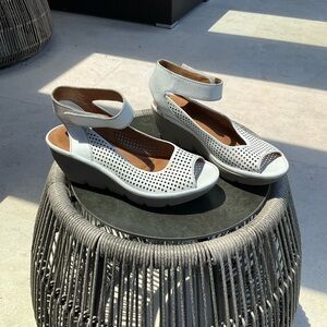 White Clarks Artisan leather Wedges with Velcro strap Reedly Salene, Size 8